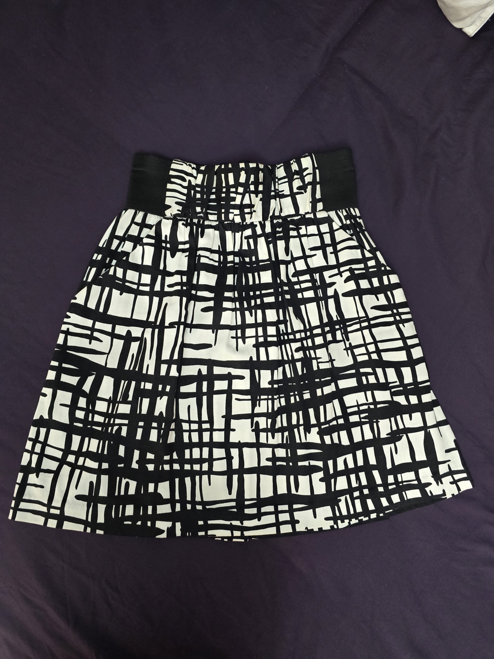 Iz Byer Black and White Graphic A-Line Skirt